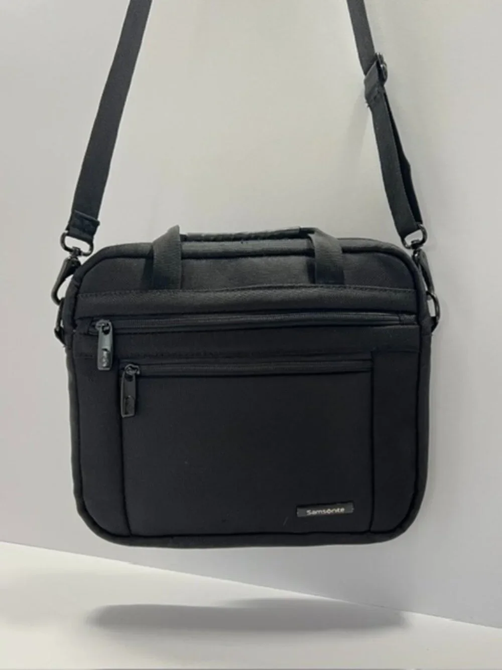 Samsonite Tablet/IPad Padded Case Removable Adjust Shoulder Strap Top-Zip